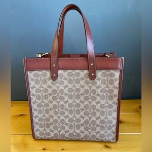 Field Tote In Signature Canvas With Horse And Carriage Print